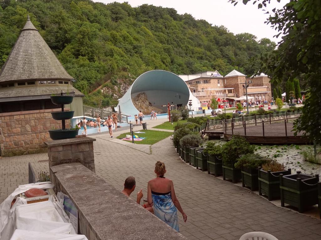 Dia Apartman Miskolc Exterior foto